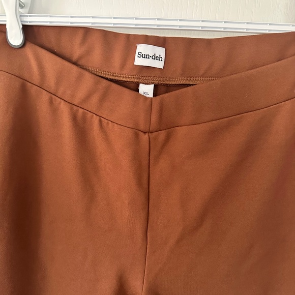 Aritzia Groovy Pant - Picture 2 of 4